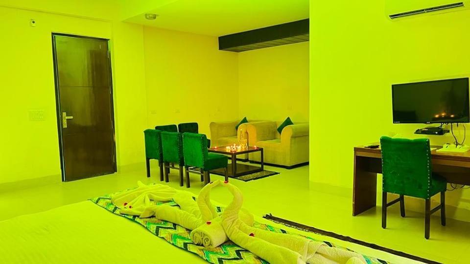 Hotel The Am Bliss Γκουργκάον Εξωτερικό φωτογραφία